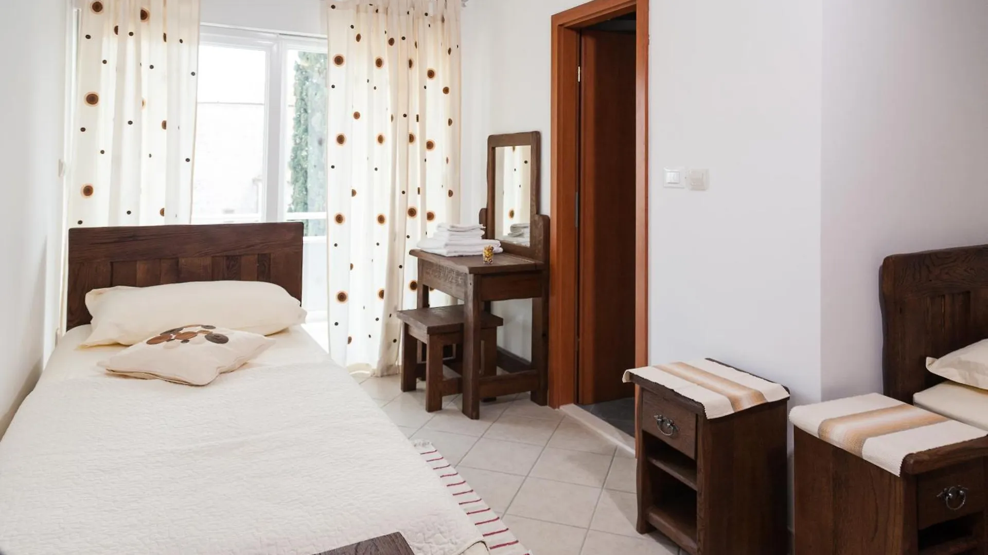 Rooms Vesna Kaštela 3*,  Croácia